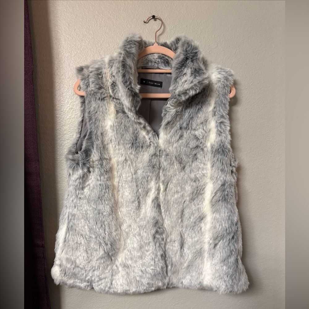 RB26 Easy Wear women’s Sleeveless Fashion Faux Fur Vet Size Medium